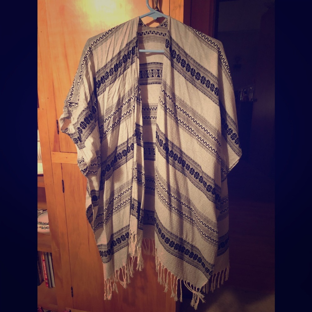 WOOLRICH FRINGE BOHO PONCHO ONE SIZE